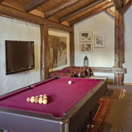 Alpine With Mountain Views And Hot Tub Ferienhaus *