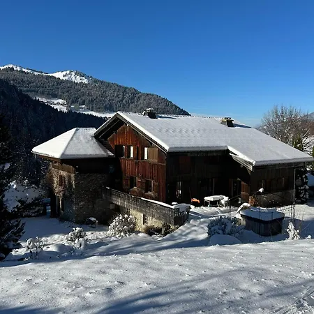 Alpine With Mountain Views And Hot Tub Ferienhaus